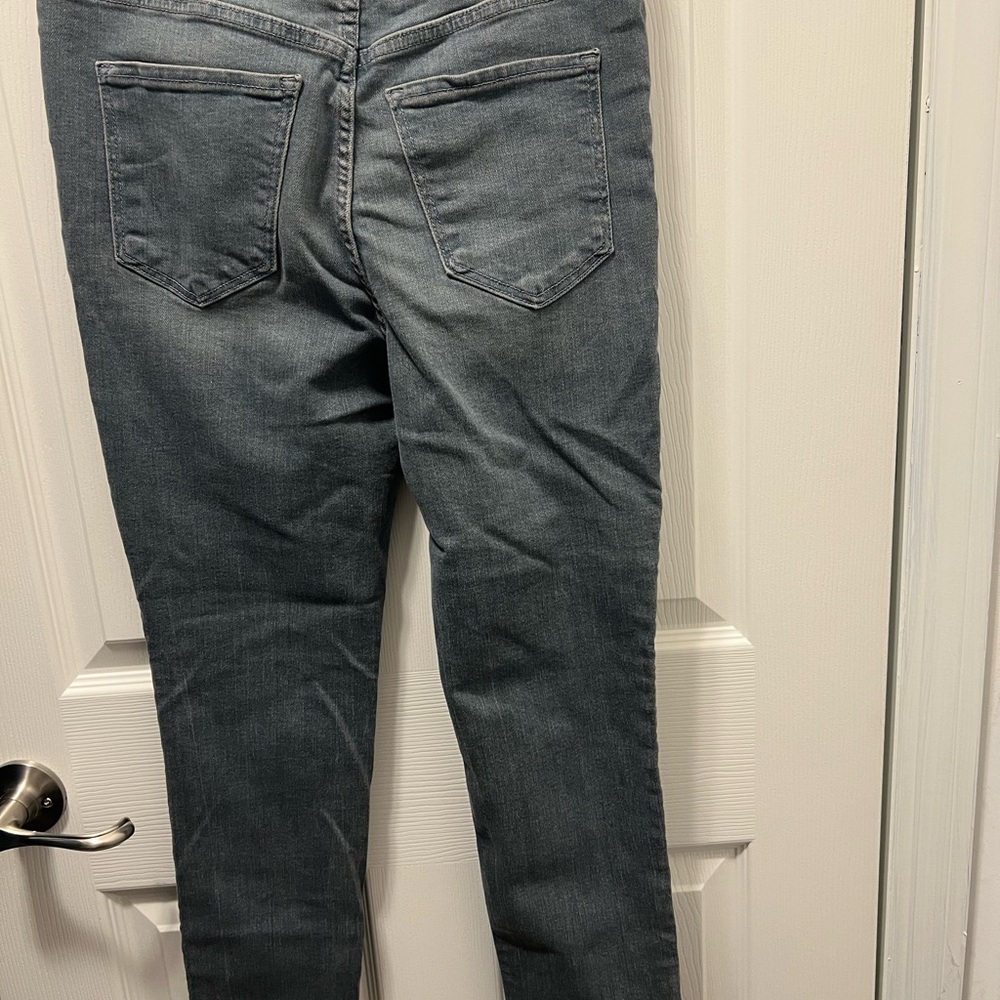 Old Navy Women's Extra High Rise Rockstar Super Skinny Jeans in Gray
